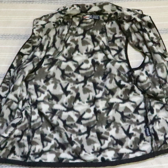 Like New SPORTTRAX Boys Gray Camo Fleece Vest - Picture 7 of 7